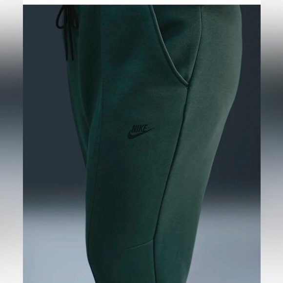 Nike Sportswear Tech Fleece Women's Mid-Rise Joggers (Plus Size) NWT - Picture 7 of 13